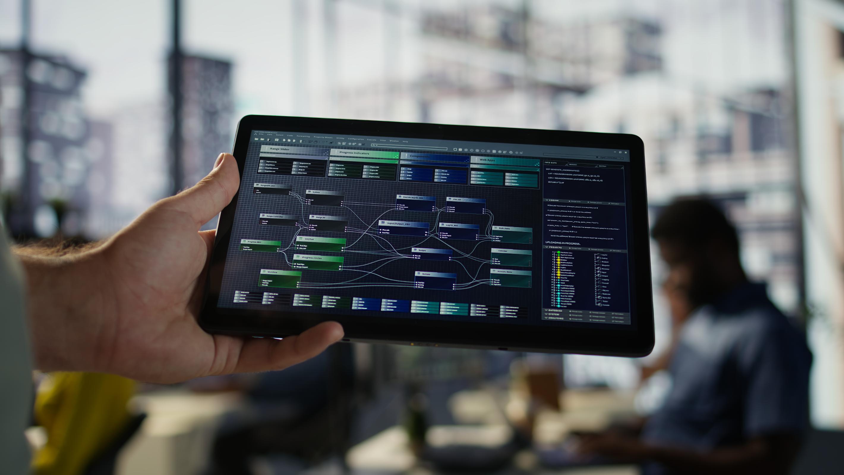 Calendario digital de planificación de producción con tareas y horarios ajustados en tiempo real para gestionar la alta variabilidad de pedidos en la industria.